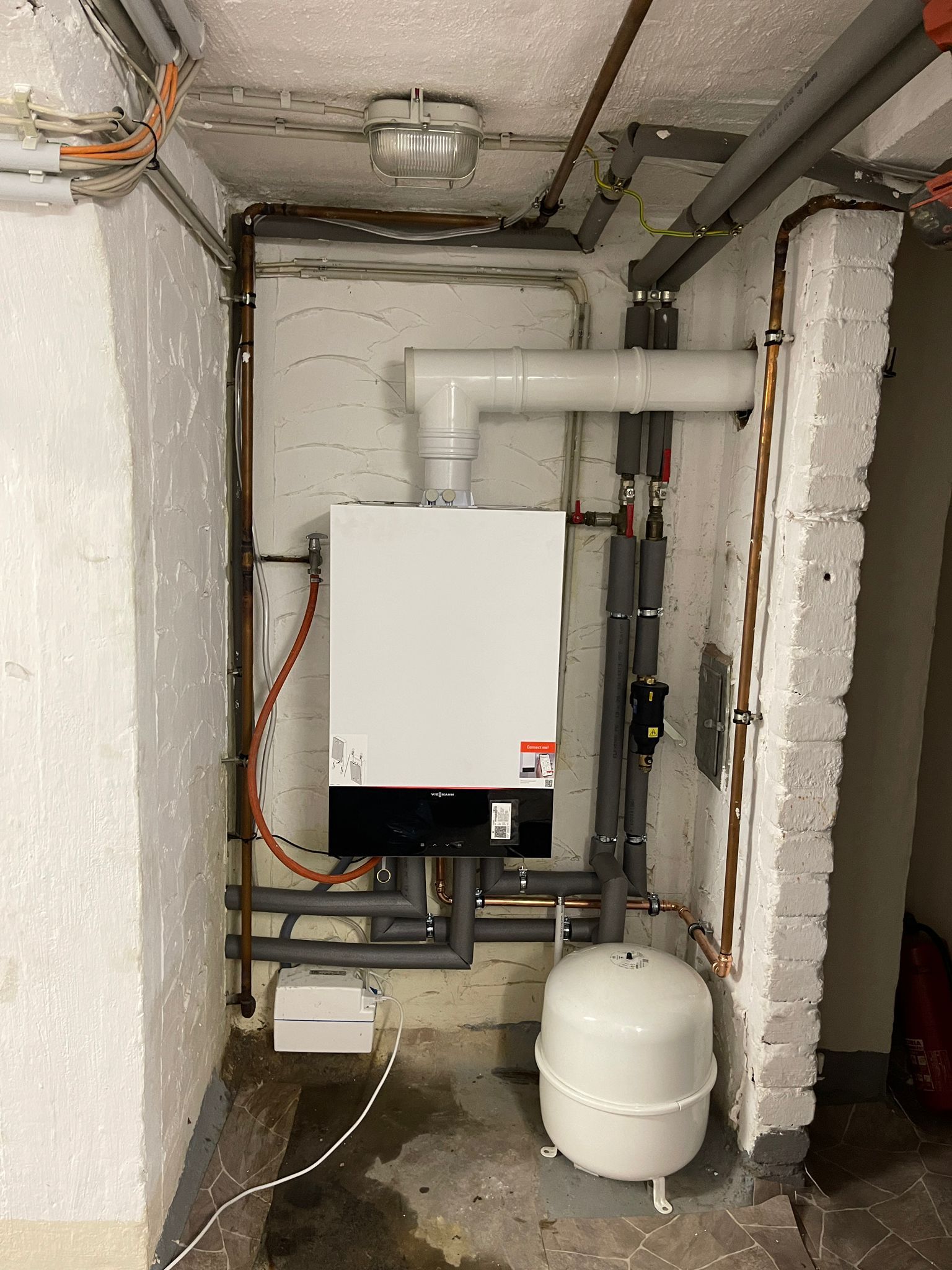 Moderne Heizungsanlage mit Brennwerttechnik
